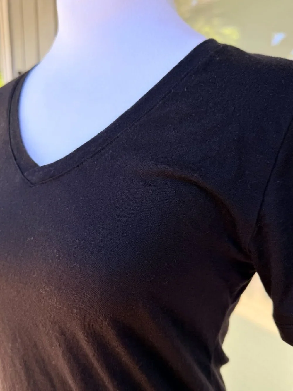 Ridge Merino Women's Wander V-Neck T-Shirt - Small - Black - Picture 3 of 7